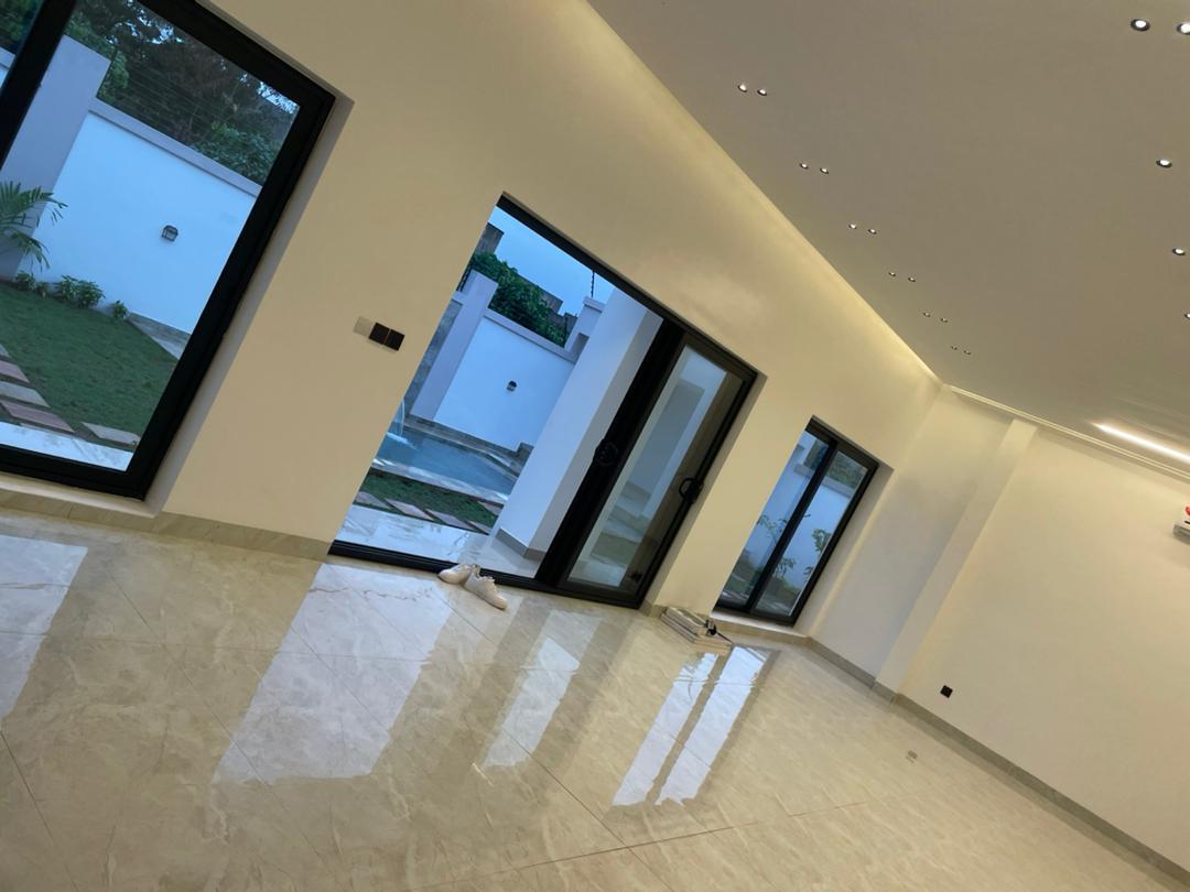 Vente d'une Maison / Villa de 5 pièce(s) à 157.000.000 FCFA : Littoral-Cotonou (Arconville zopah )