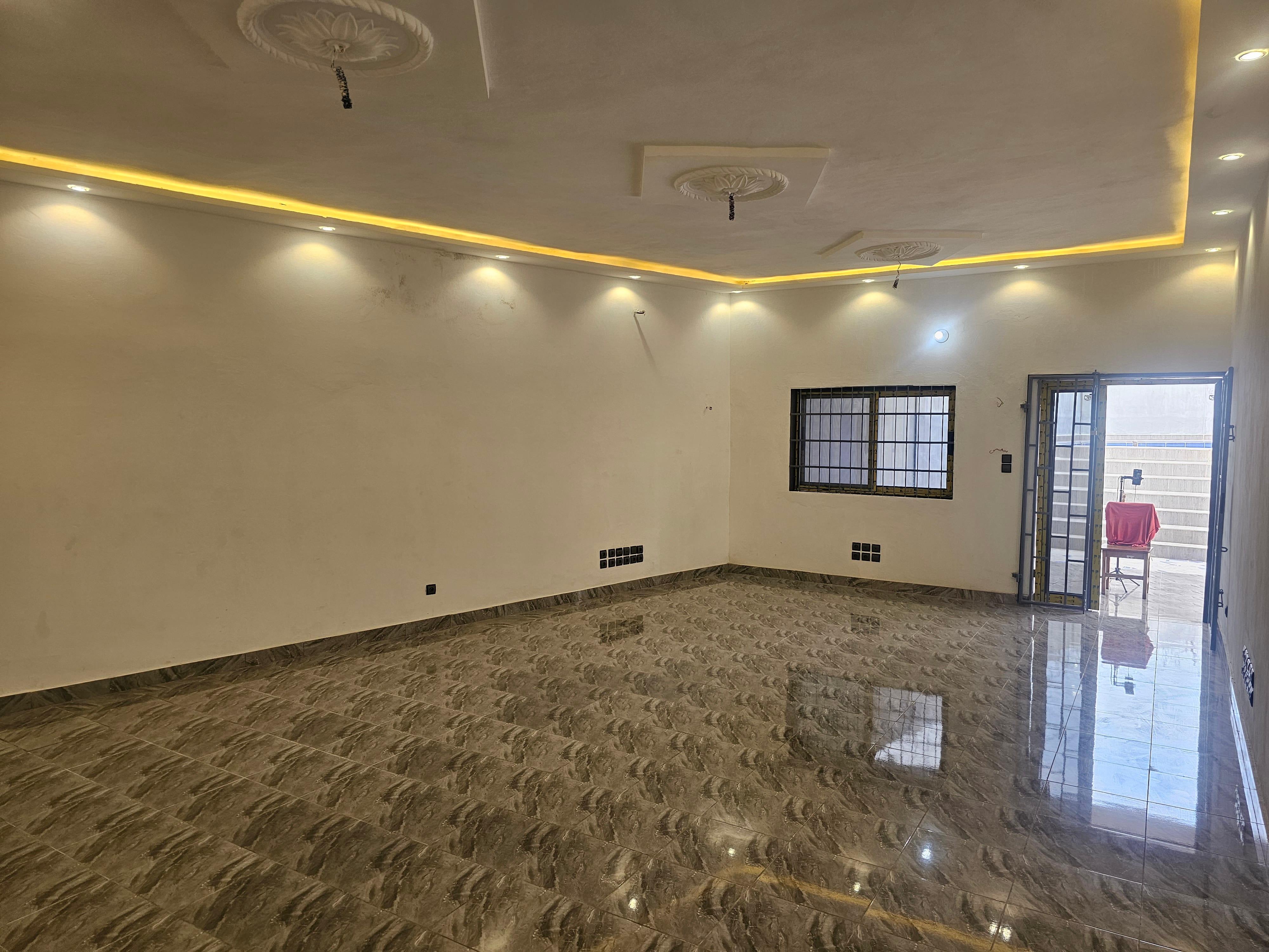 Location d'une Maison / Villa de 4 pièce(s) : Atlantique-Abomey-Calavi (cococodji)