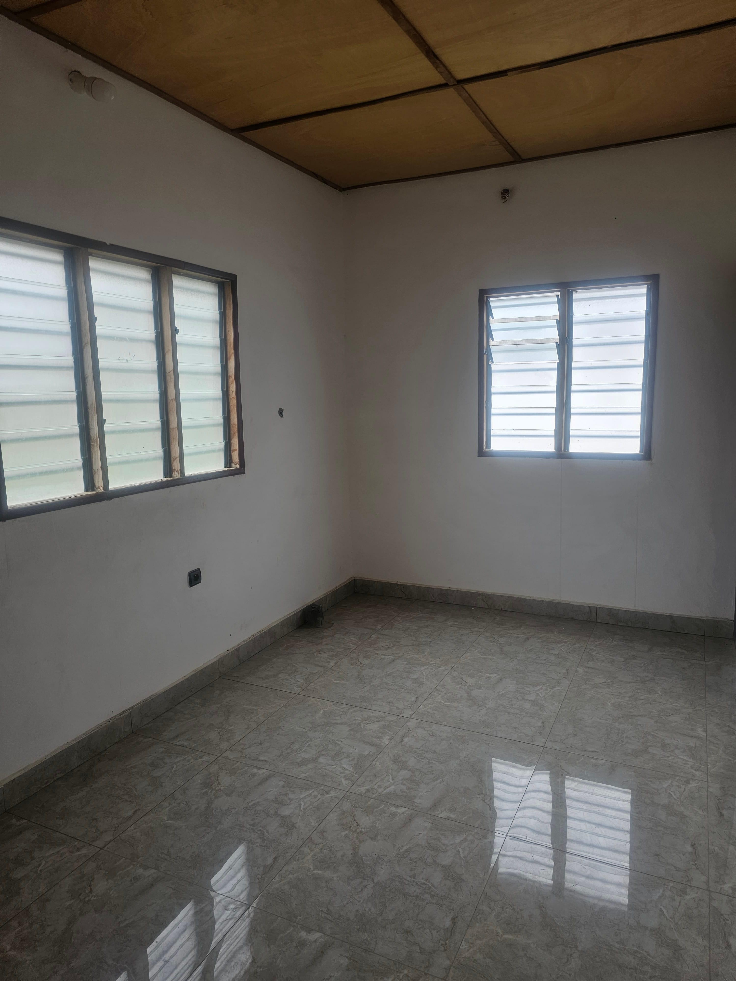 Location d'un Bureau à 400.000 FCFA  : Littoral-Cotonou (Fidjrossè)
