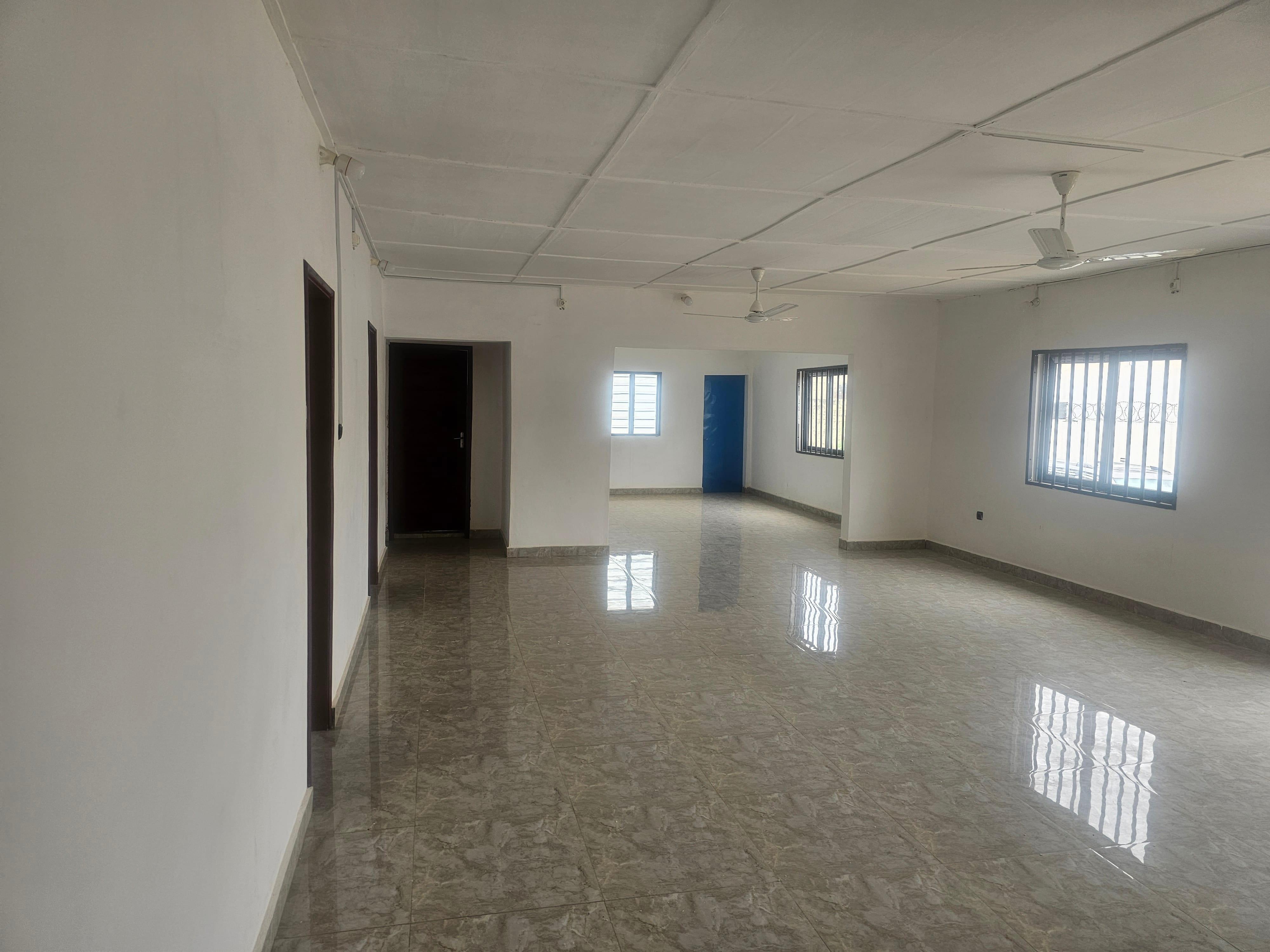 Location d'un Bureau à 400.000 FCFA  : Littoral-Cotonou (Fidjrossè)