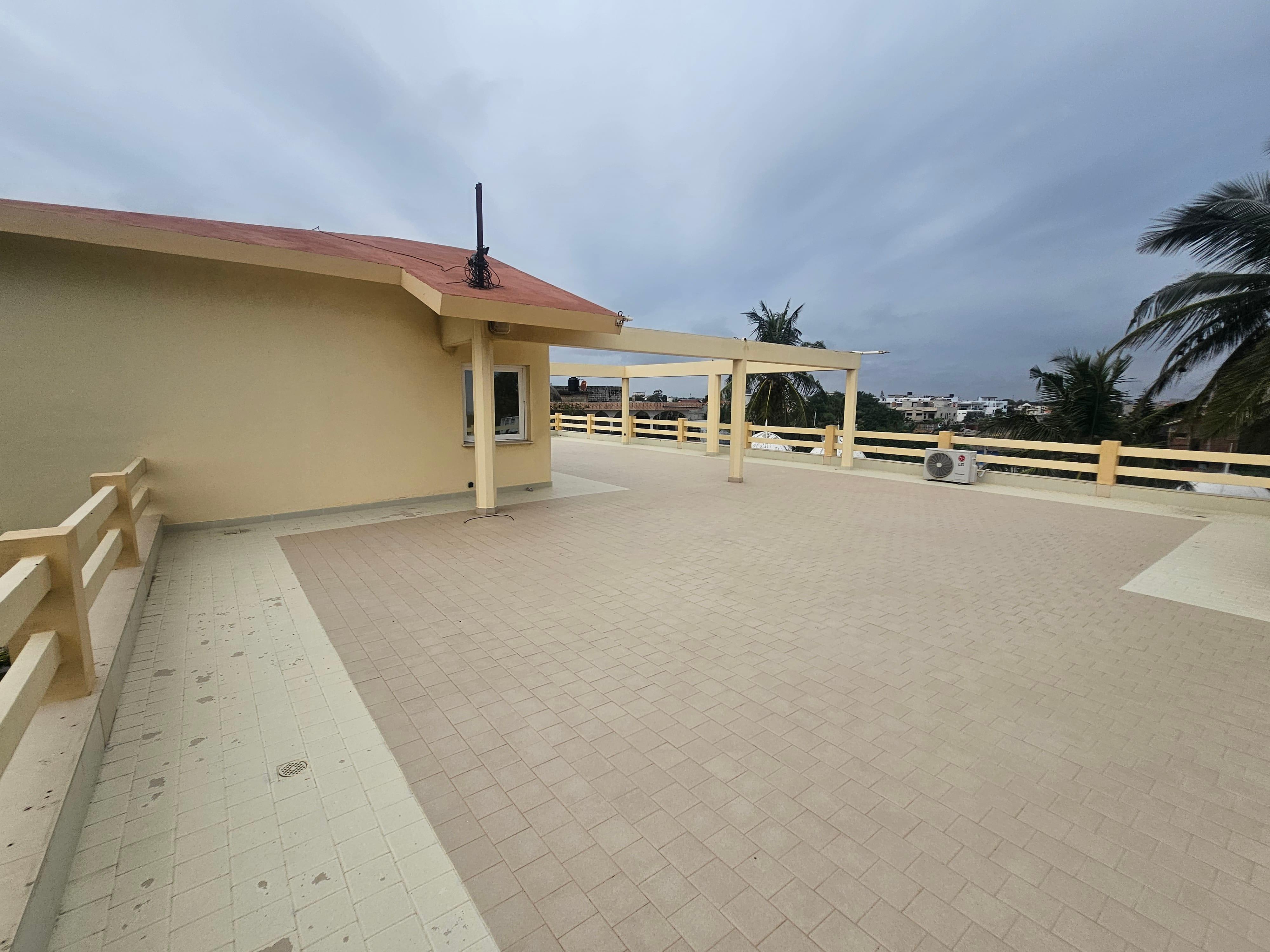 Vente d'une Maison / Villa de 5 pièce(s) à 750.000.000 FCFA : Littoral-Cotonou (quartier jack)