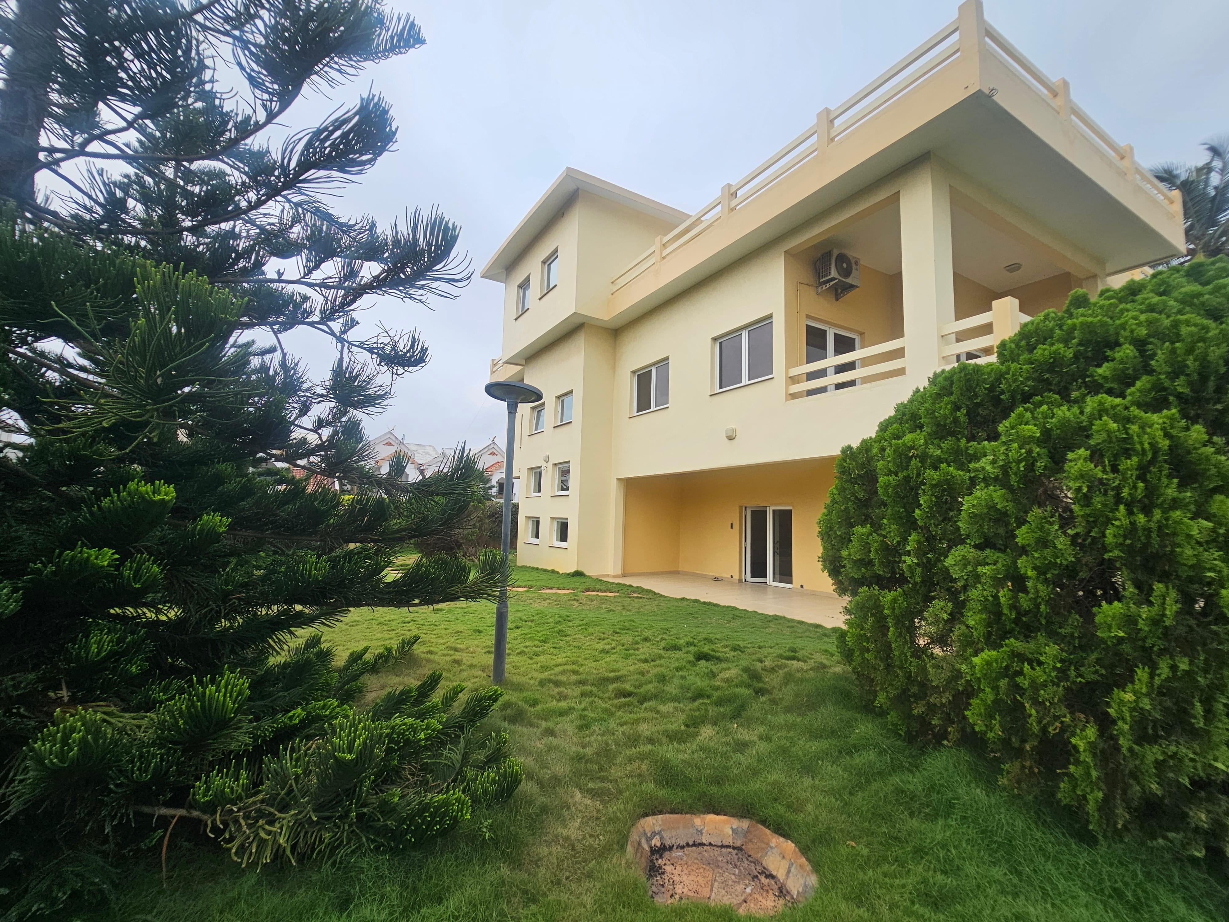 Vente d'une Maison / Villa de 5 pièce(s) à 750.000.000 FCFA : Littoral-Cotonou (quartier jack)