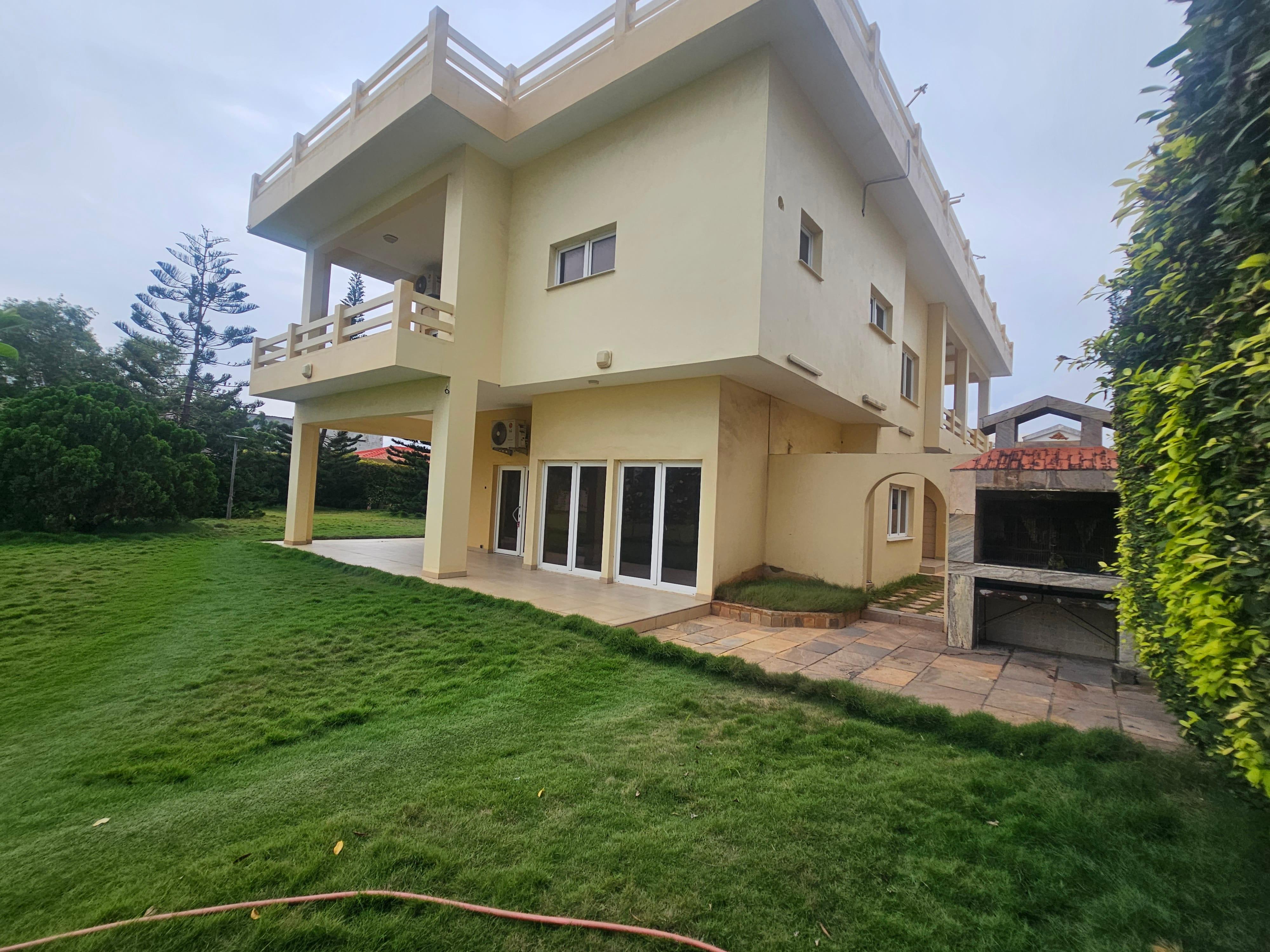 Vente d'une Maison / Villa de 5 pièce(s) à 750.000.000 FCFA : Littoral-Cotonou (quartier jack)
